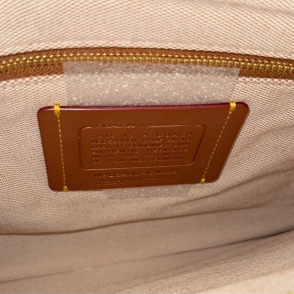 COACH X TOM WESSELMANN LARGE APPLE SPEAKER IPAD CLUTCH - Picture 10 of 13
